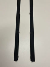 Load image into Gallery viewer, Rubber Window Seal Strip Set, Front Doors MQ &amp; MK Patrols
